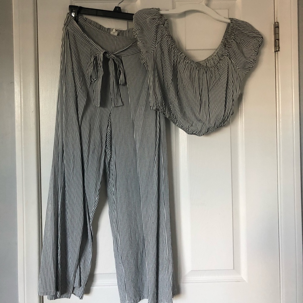 Crop off the shoulder set